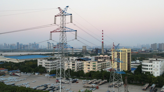 城市民生电力供应高压线电力塔环保能源电力系统4k素材视频