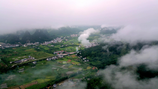 航拍雨后云雾里桂林喀斯特田园风光视频