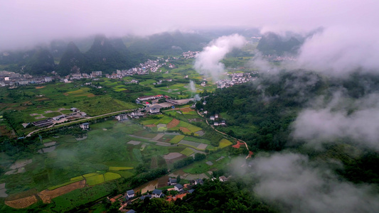 航拍雨后云雾里桂林喀斯特田园风光视频