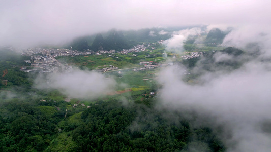 航拍雨后云雾里桂林喀斯特田园风光视频