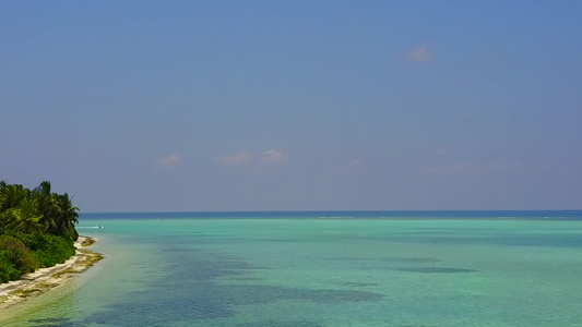 以白色沙滩背景的蓝绿海为例观赏豪华海洋景色海滩度假视频