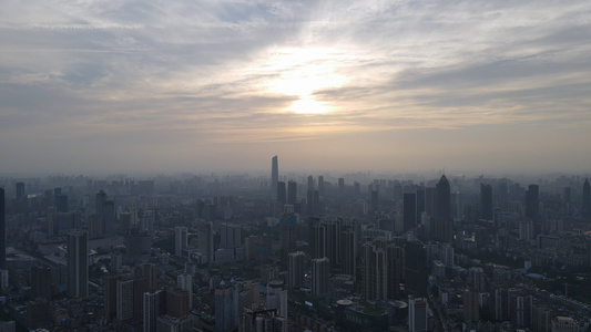 航拍风光城市夕阳晚霞天空城市天际线金融中心高楼全景素材视频