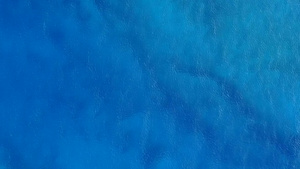 蓝绿色环礁湖美丽海水航拍13秒视频