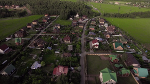 乘飞机在乌鲁西亚的乡村上空飞翔45秒视频