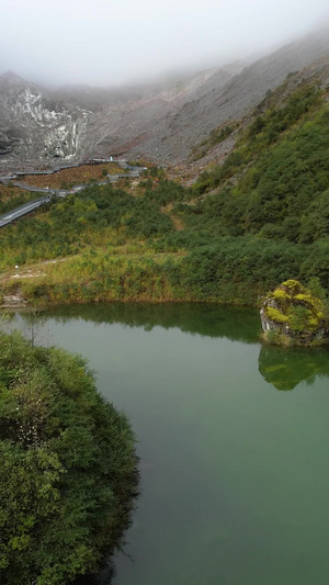 5A景区甘孜州海螺沟月牙湖航拍视频四川旅游41秒视频