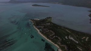海洋和毛里求斯岛的空中全景33秒视频