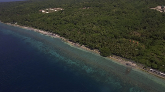 努沙佩尼达岛美丽的海岸鸟瞰图视频