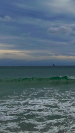 三亚沙滩边大海中摩托艇运动视频素材旅游景点34秒视频