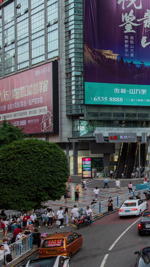 沙坪坝步行街口下班高峰堵车车流延迟拍摄沙坪坝区车流12秒视频