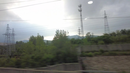 火车行驶窗外风景一闪而过实拍视频