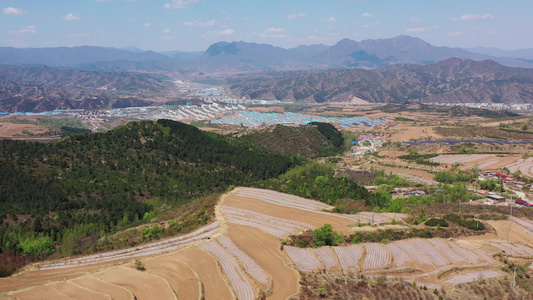 航拍乡村田地视频