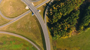 道路交叉口:对高速公口行驶车辆的空中观察41秒视频