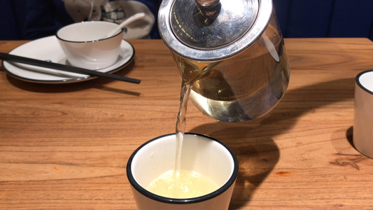 酒店餐厅茶水服务4k素材视频
