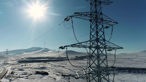 冬季风力发电站电塔航拍24秒视频