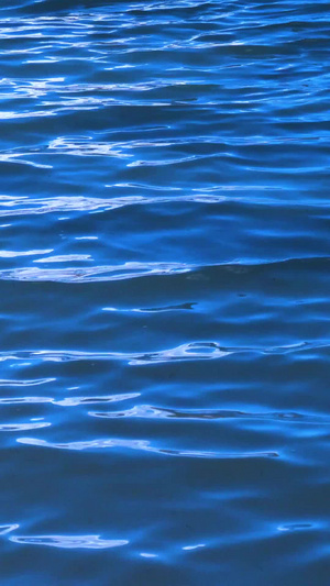 蓝色湖水海浪波澜21秒视频