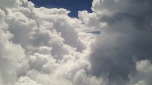 空中飞机内天空的视图视频