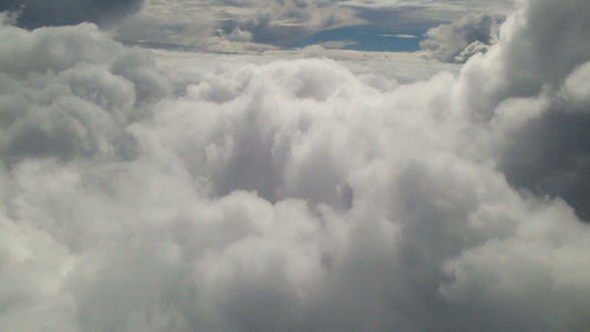 空中飞机内天空的视图视频