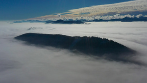 从上面观测到的低云空中28秒视频