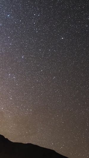 大山戈壁滩星空银河延时大山银河15秒视频