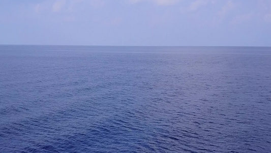 海洋度假胜地海滩旅程的空中无人驾驶飞机场景穿越蓝海视频