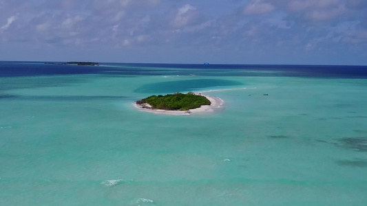 白沙背景透明海洋热带旅游海滩度假空中无人机景观视频