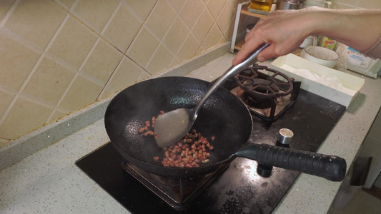 油炸花生米油酥花生视频