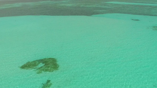 利用空中无人驾驶飞机进行海洋海岸线海岸海滩旅游由蓝水视频