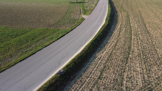 用公路车辆对乡村道路视频