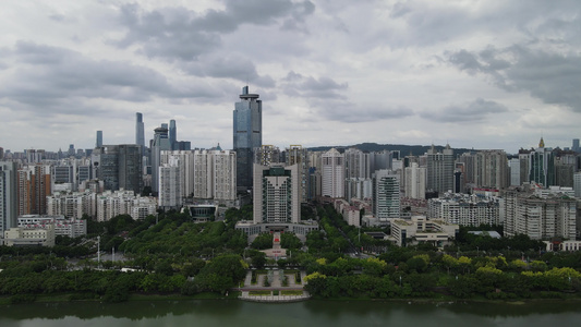 城市暴雨来临乌云密布航拍视频