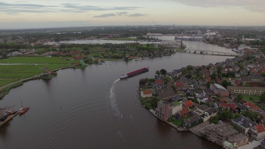 河岸的dutch镇空中观察视频