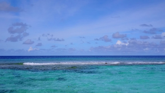 海水的宁静海面风景航拍视频