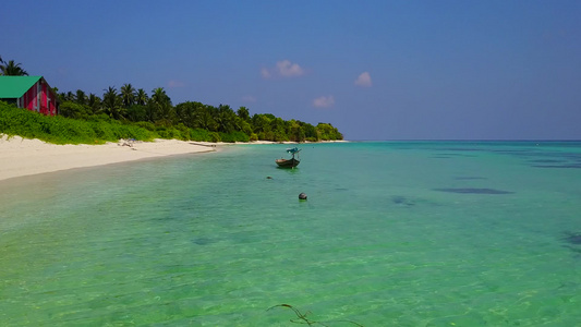 以蓝海和白沙背景为背景的海洋环礁湖海滩度假旅游视频