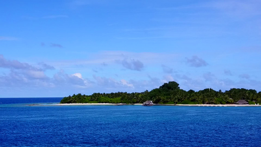 热带海滨海滩探险的空中无人驾驶无人驾驶飞机抽象蓝海视频