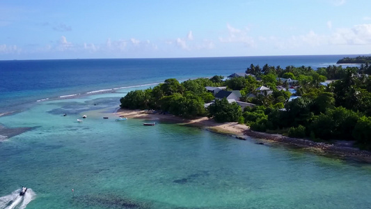 豪华海湾海滩度假的空中纹理海平面和白色沙滩背景视频