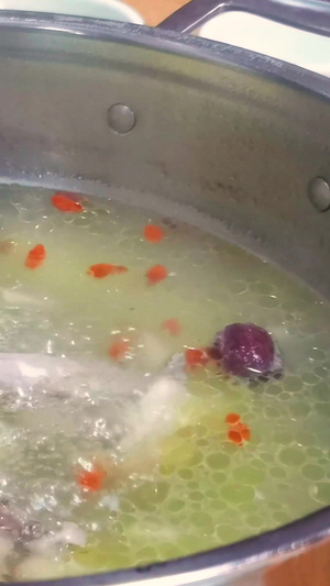 海南著名美食椰子鸡火锅视频素材32秒视频