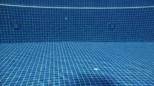 水下游泳池的水11秒视频