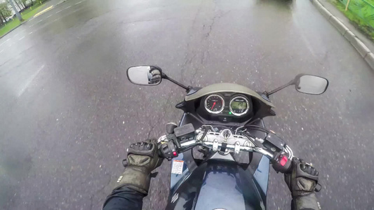延时在城市的路上搭乘摩托车视频