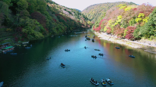 秋天的河川和船视频