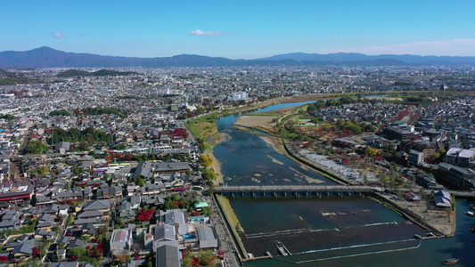 秋天的河川和船阿拉西山京都日本视频