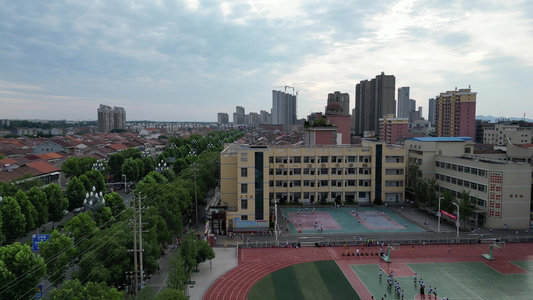 航拍学校教学楼运动场视频