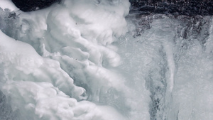冰和水冬仙境冰面下流水55秒视频