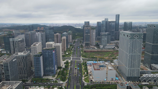 城市暴雨来临乌云密布航拍视频