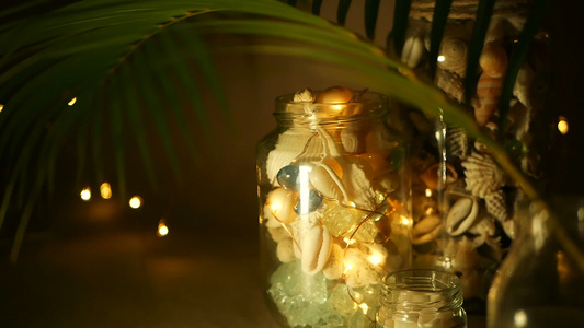 用于家居装饰的热带贝壳玻璃罐用于海滩主题室内装饰的视频