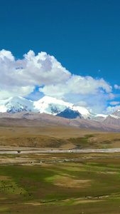 航拍西藏317国道雪山晴空素材蓝天白云视频
