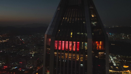 航拍深圳平安金融中心玻璃幕墙反光夜景灯光视频