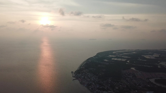 查看Tanjungdawai镇的空中视频