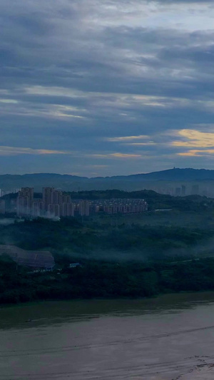 云雾缭绕的大山江水延时拍摄时间流逝8秒视频