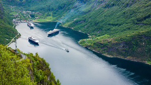 挪威湖上的轮船正在行驶10秒视频