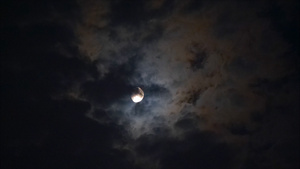 4k夜晚的月亮8秒视频