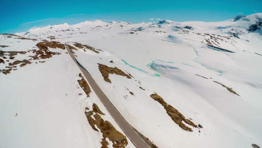 挪威雪墙山地公路视频